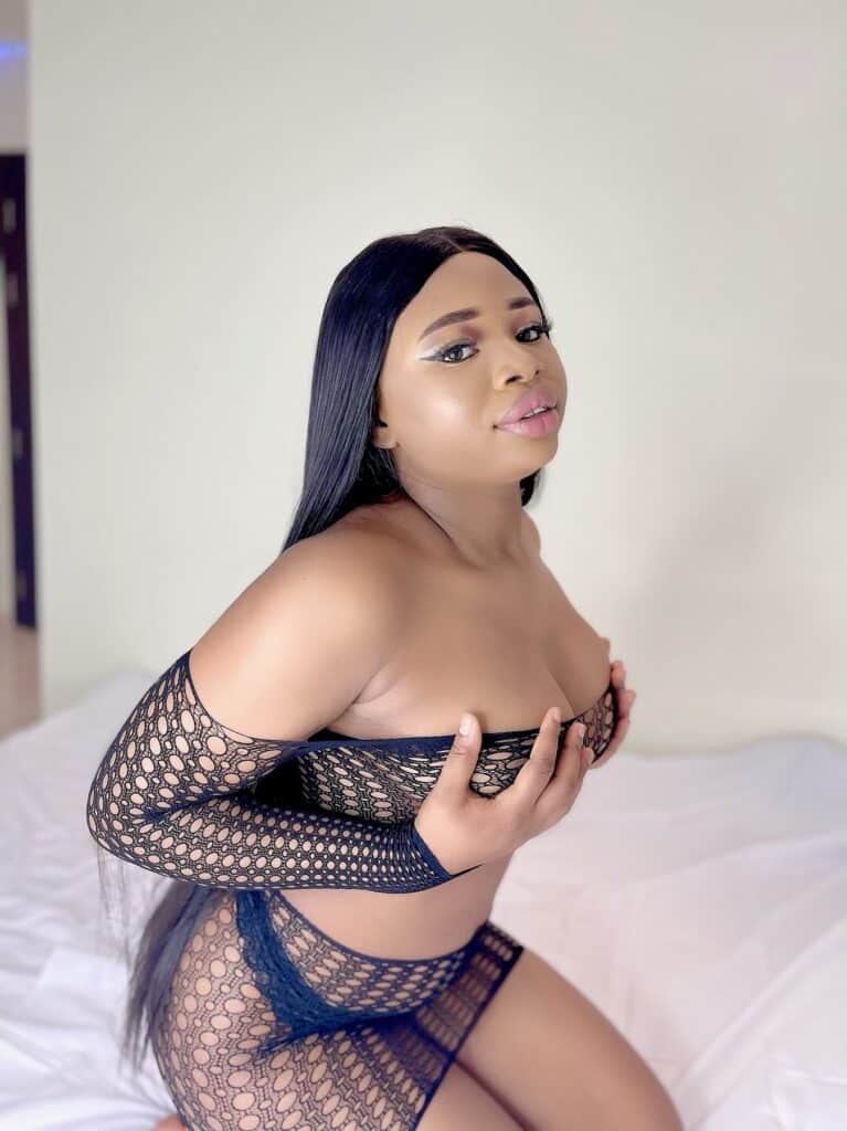 Emily🇲🇱