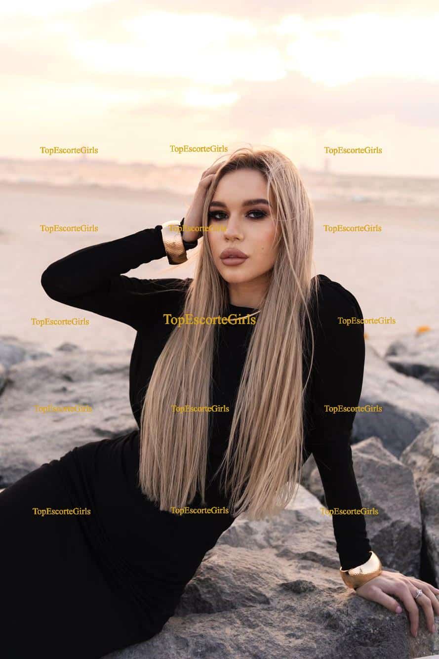 Ellie🇦🇪