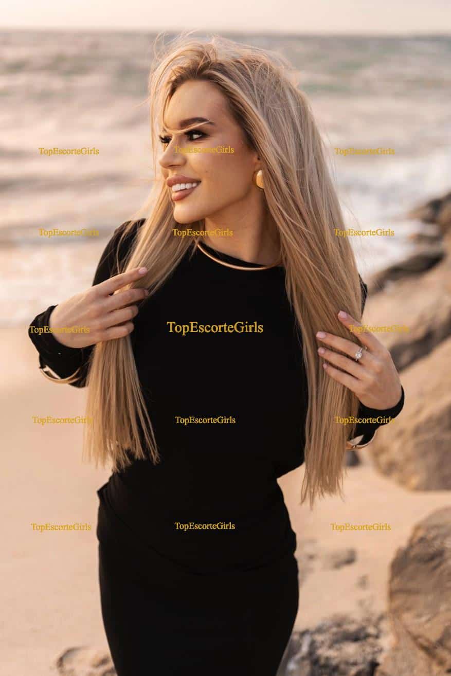 Ellie🇦🇪