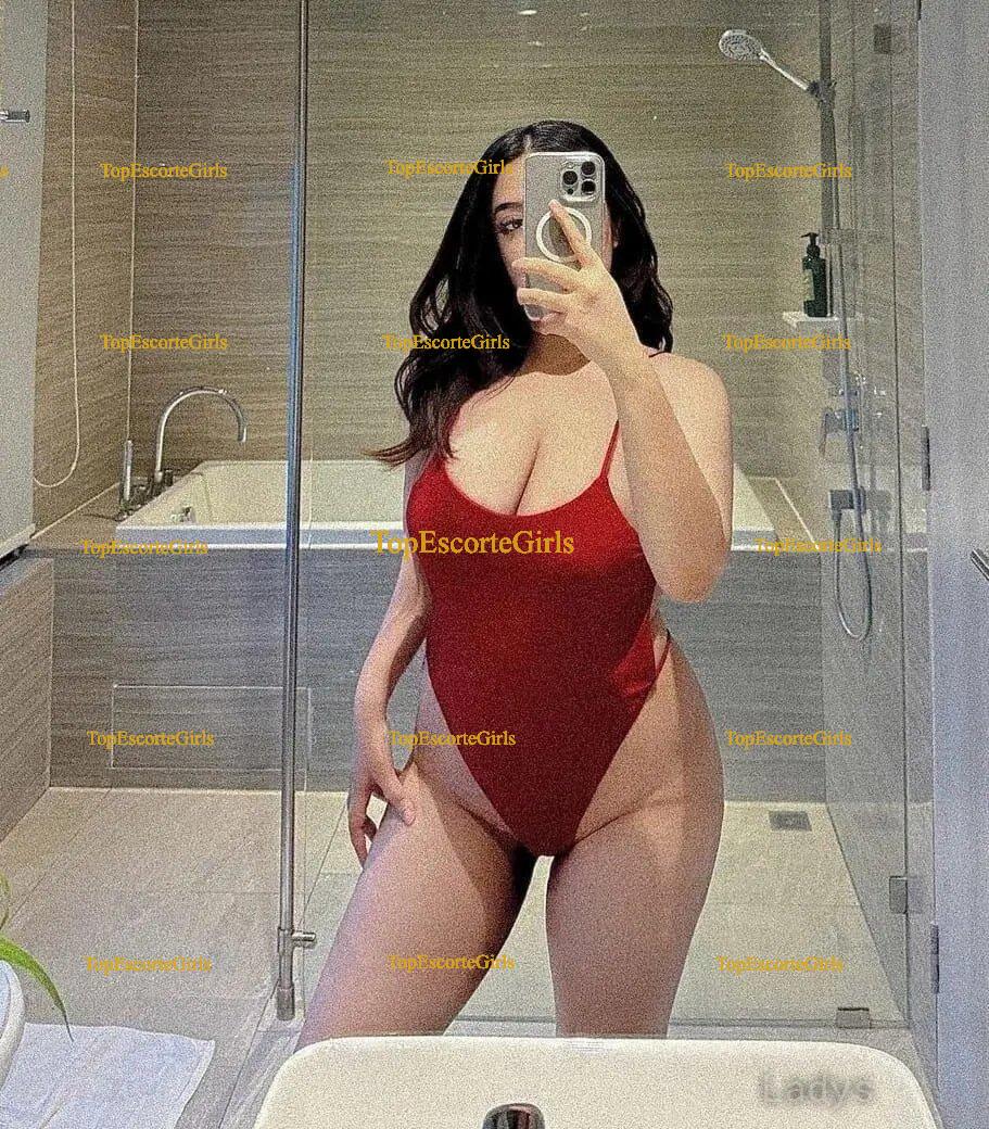 Busty Babe🇸🇬
