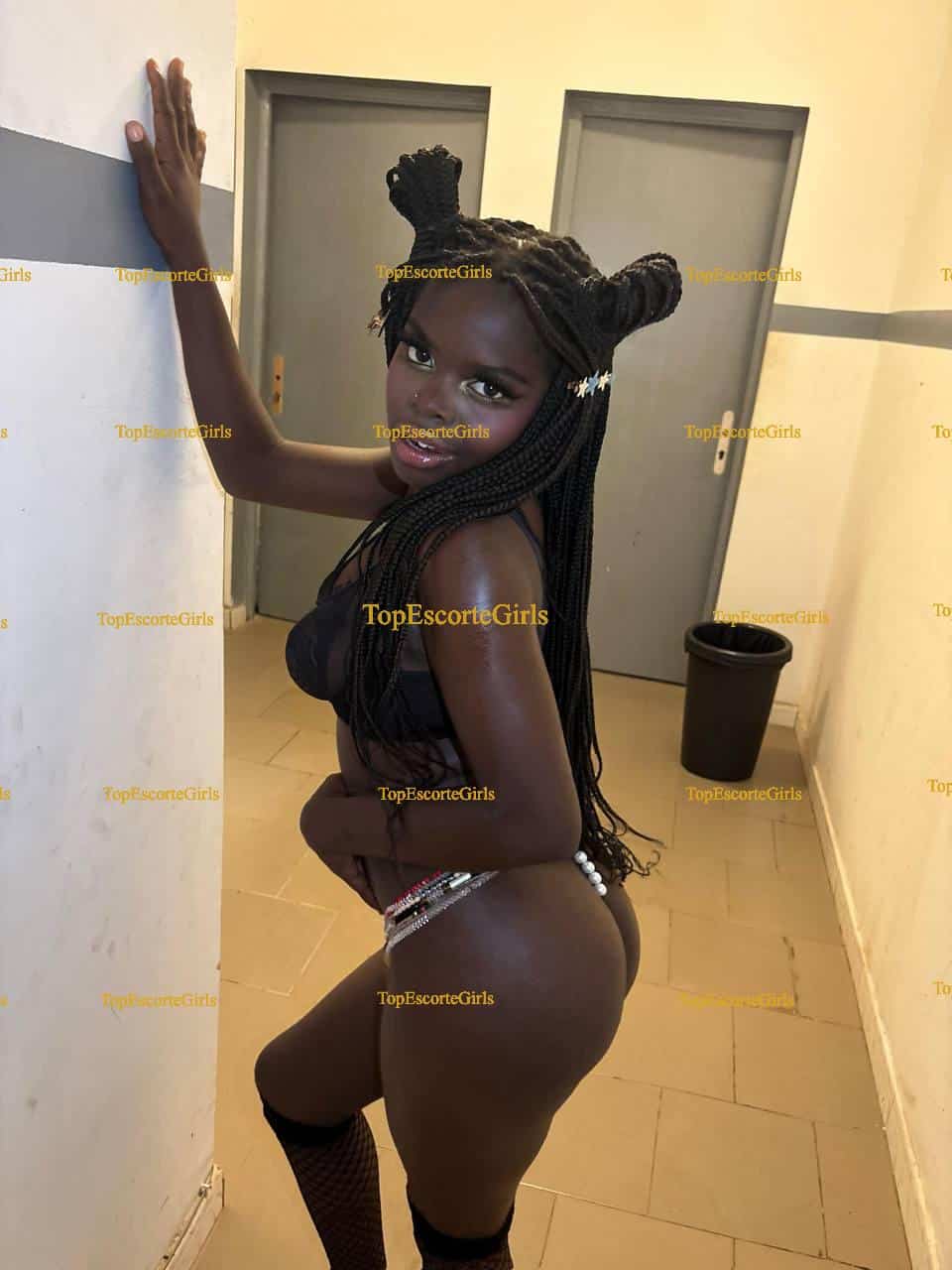 Petite Barbie🇸🇳